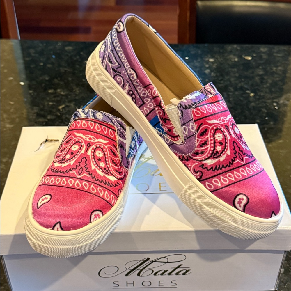 Mixed Pink Blue Purple Bandanna Print Flat Slip On Cushioned Sneakers Size 7